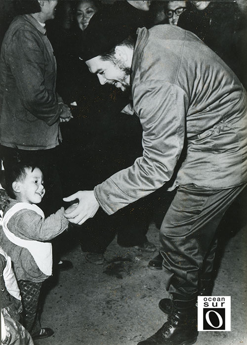 Ernesto Che Guevara durante una visita a la República Popular China
