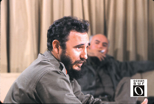 Fidel Castro conversando