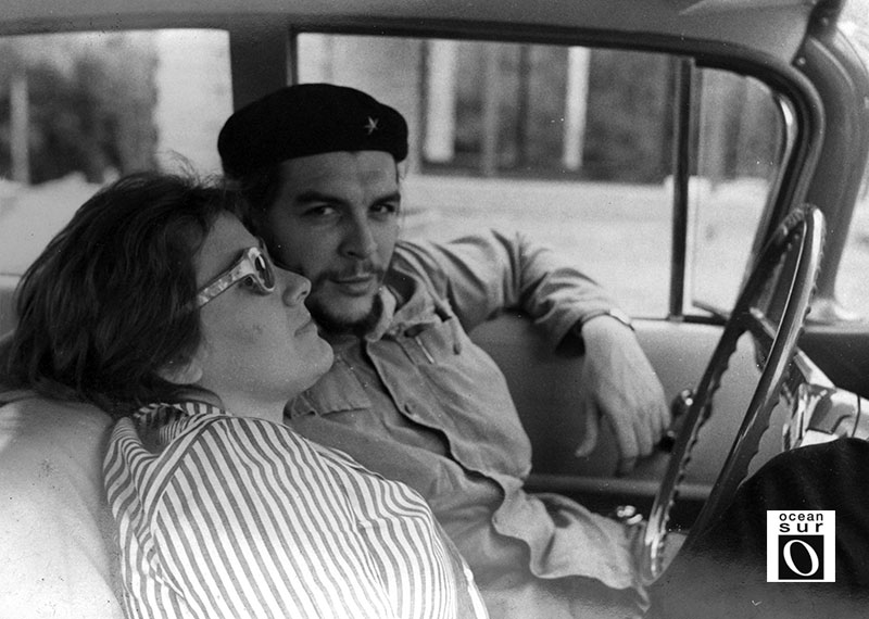 Che y Aleida durante un recorrido por el interior de la isla, 1959