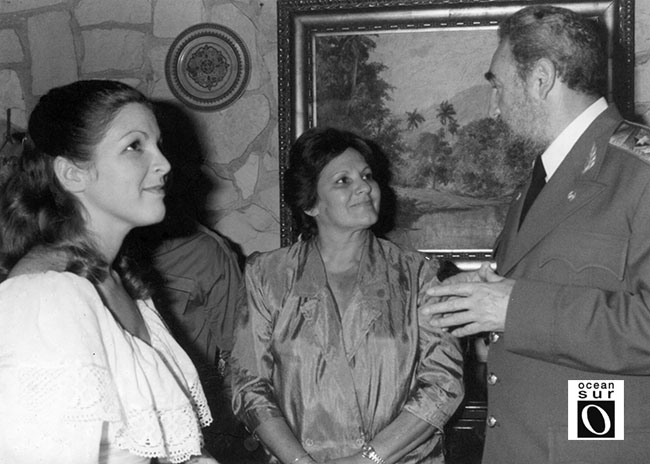 En la boda de su hija Aleida Guevara, junto a Fidel
