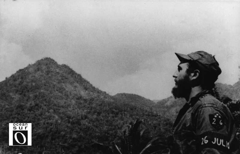 Fidel ante el imponente paisaje de la Sierra.