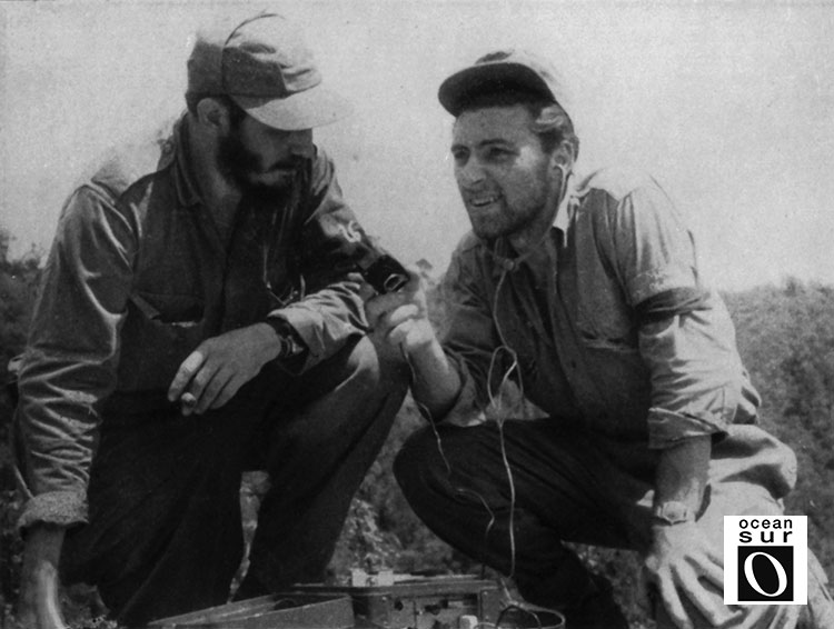 Fidel entrevistado por el periodista argentino Jorge Ricardo Masetti, el 14 de abril de 1958.